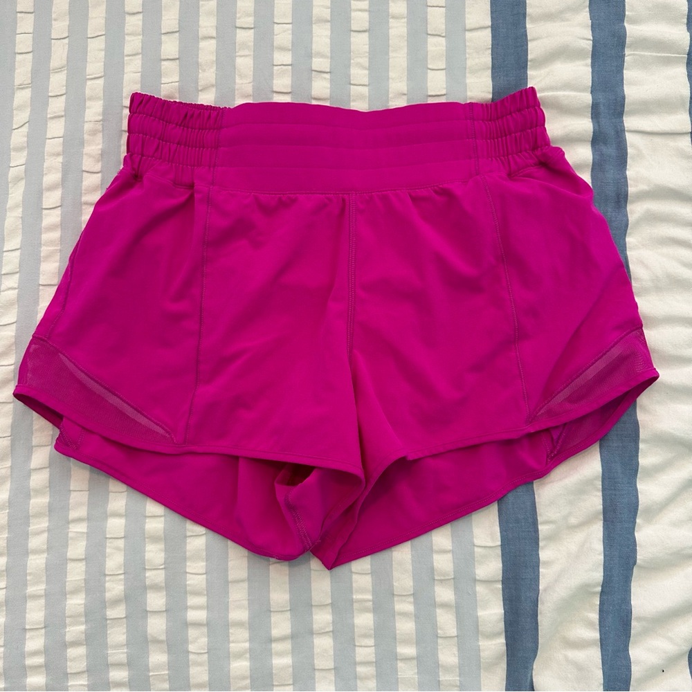 Lululemon Hotty Hot HR 2.5” Shorts Size 6 Highlight Purple